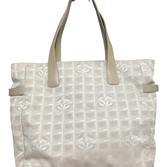 🔥🔥CHANEL Tavel Line Beige GM Tote 🔥🔥 - Picture 12 of 15